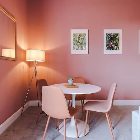 Pink Palace - Central Apartment Chester Buitenkant foto