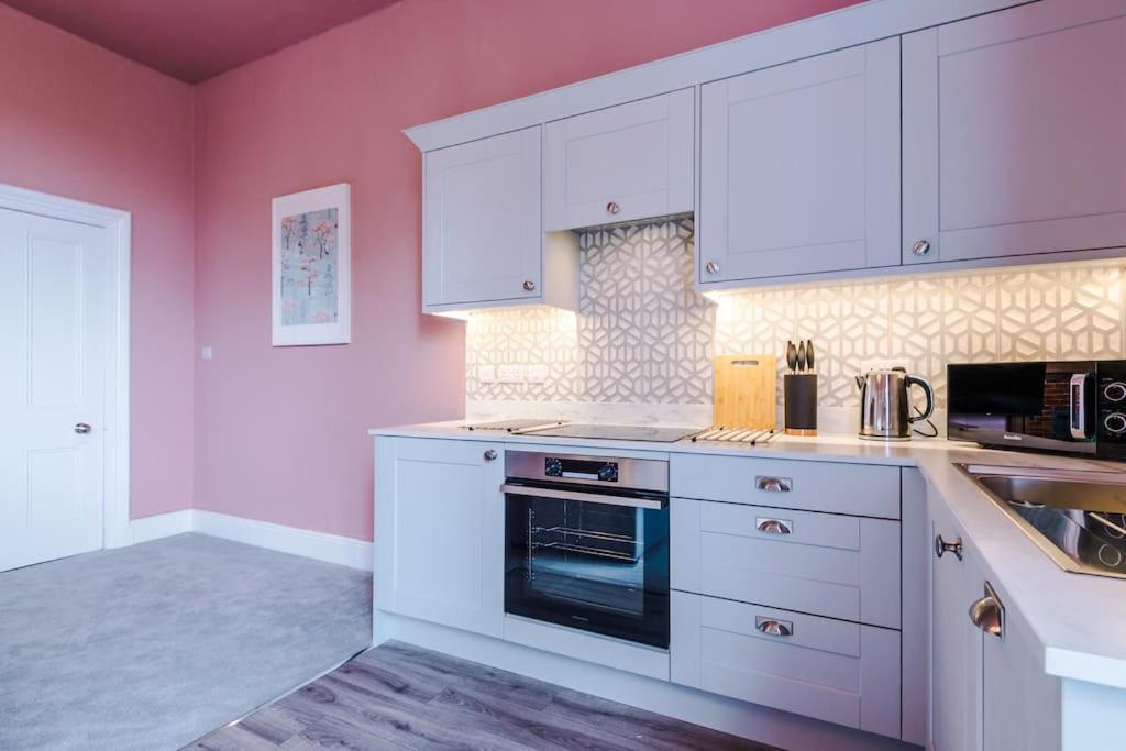 Pink Palace - Central Apartment Chester Buitenkant foto
